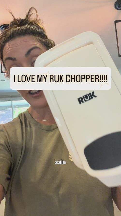 Video demonstrating the 8-in-1 vegetable chopper with interchangeable blades for chopping, dicing, slicing, and meal prep.